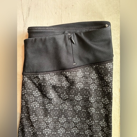 CALIA by Carrie Underwood leggings, size 1X, used but in good condition - Picture 3 of 3